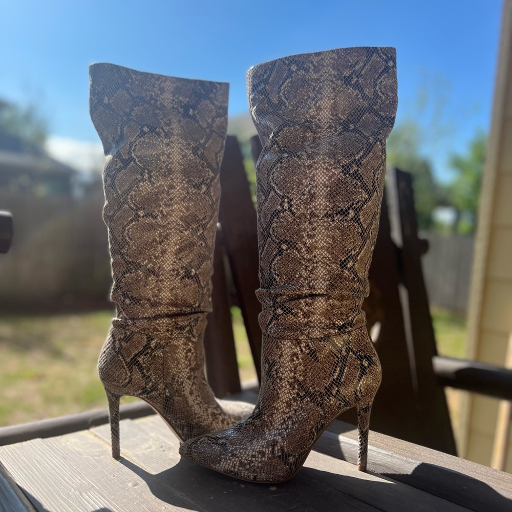 Jessica Simpson Snake skin boots woman’s Size 8M